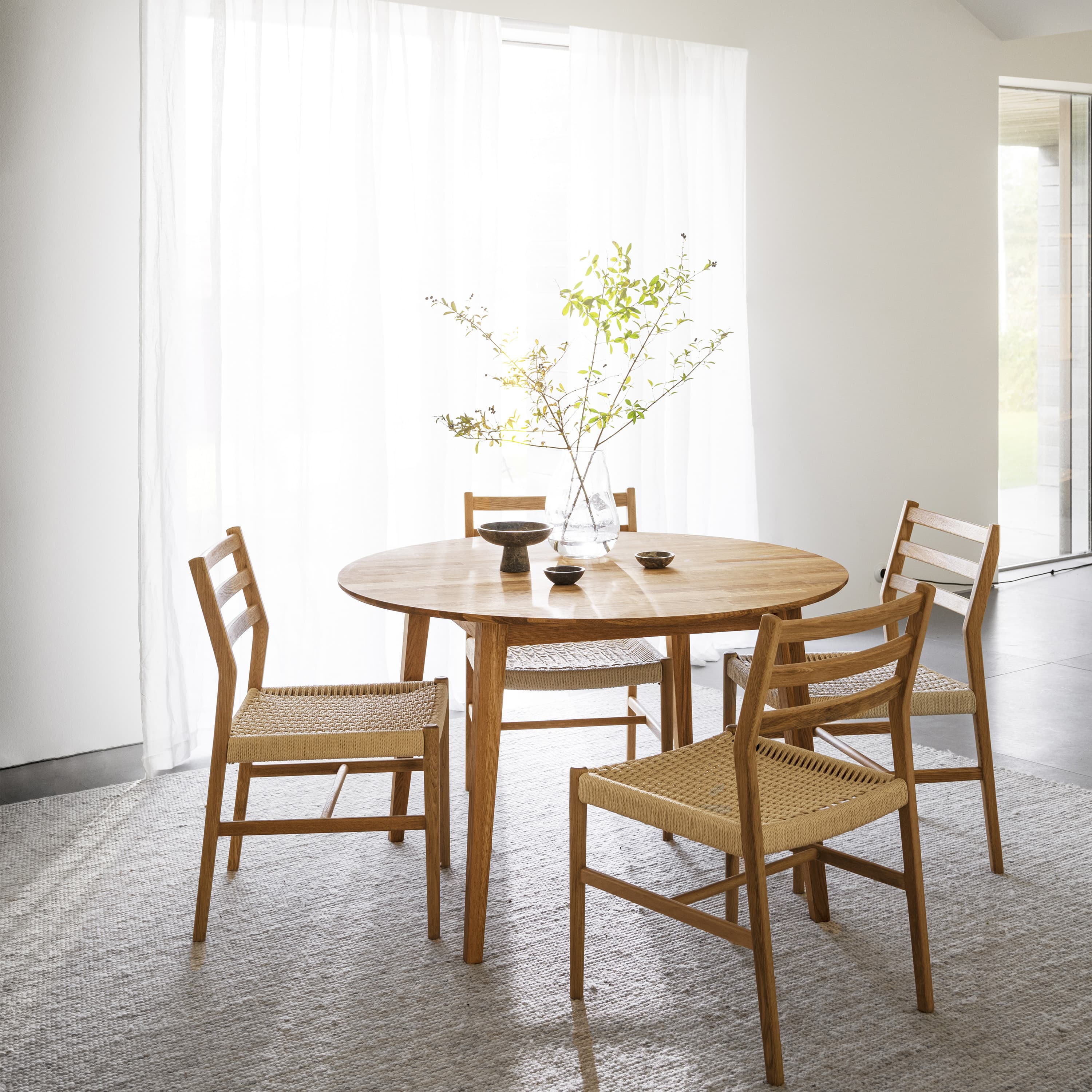 Filippa Dining Table Oak Ø120/165cm