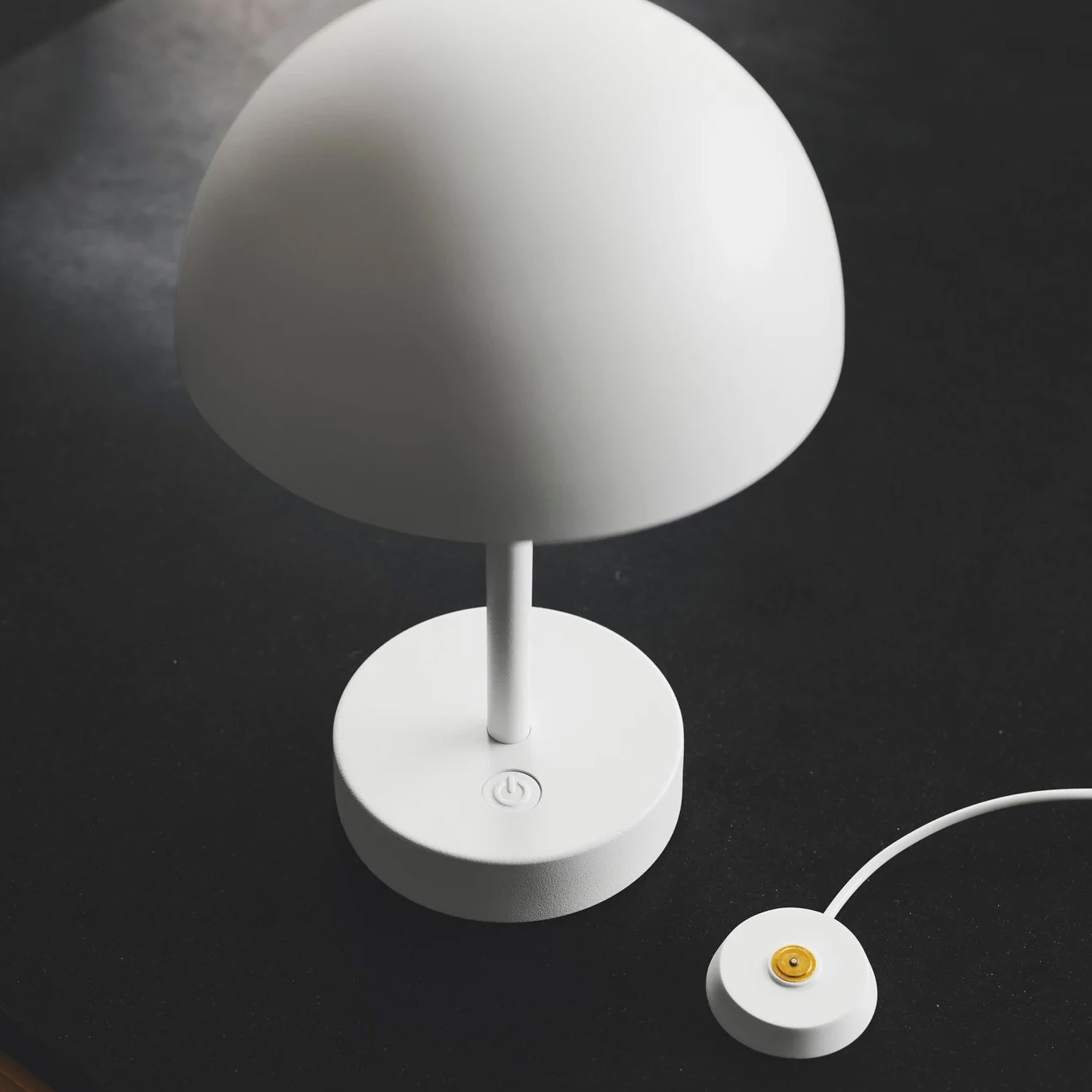 Ellen To-Go Tragbare Tischlampe Weiß