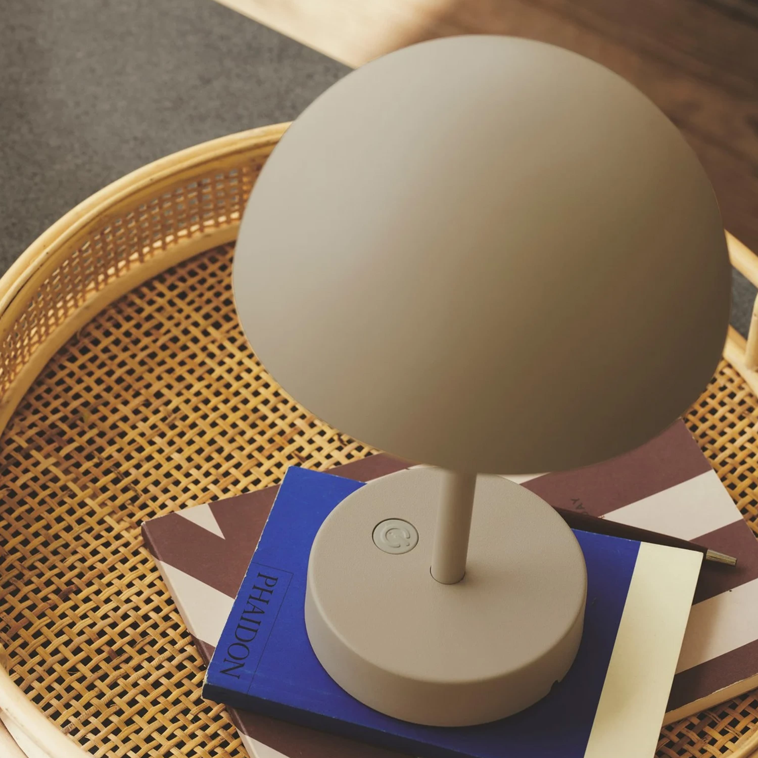 Ellen To-Go Tragbare Tischlampe Beige