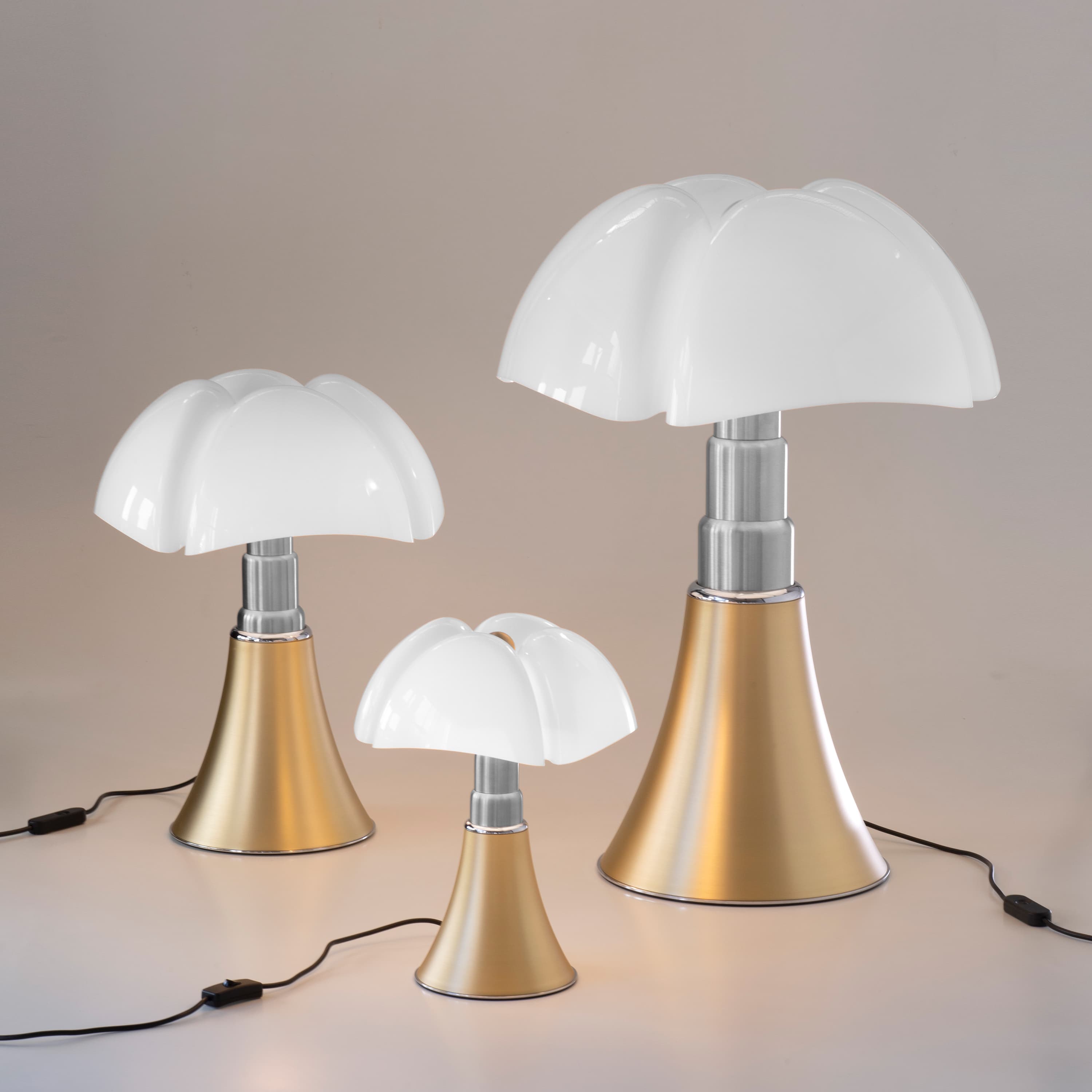Pipistrello Mini Tischlampe Dimmbar LED Natural Satin Brass