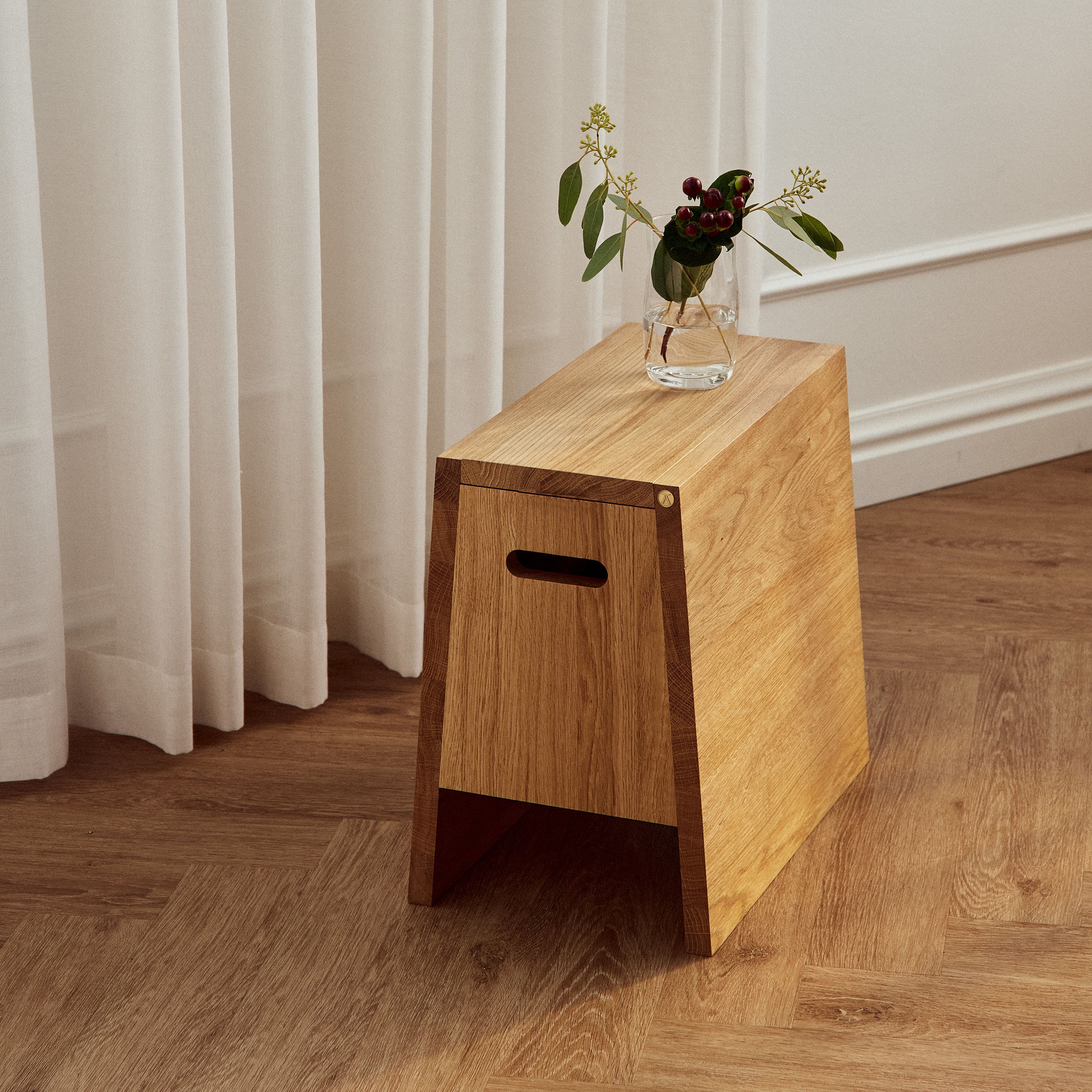 Plinth Hocker Oak