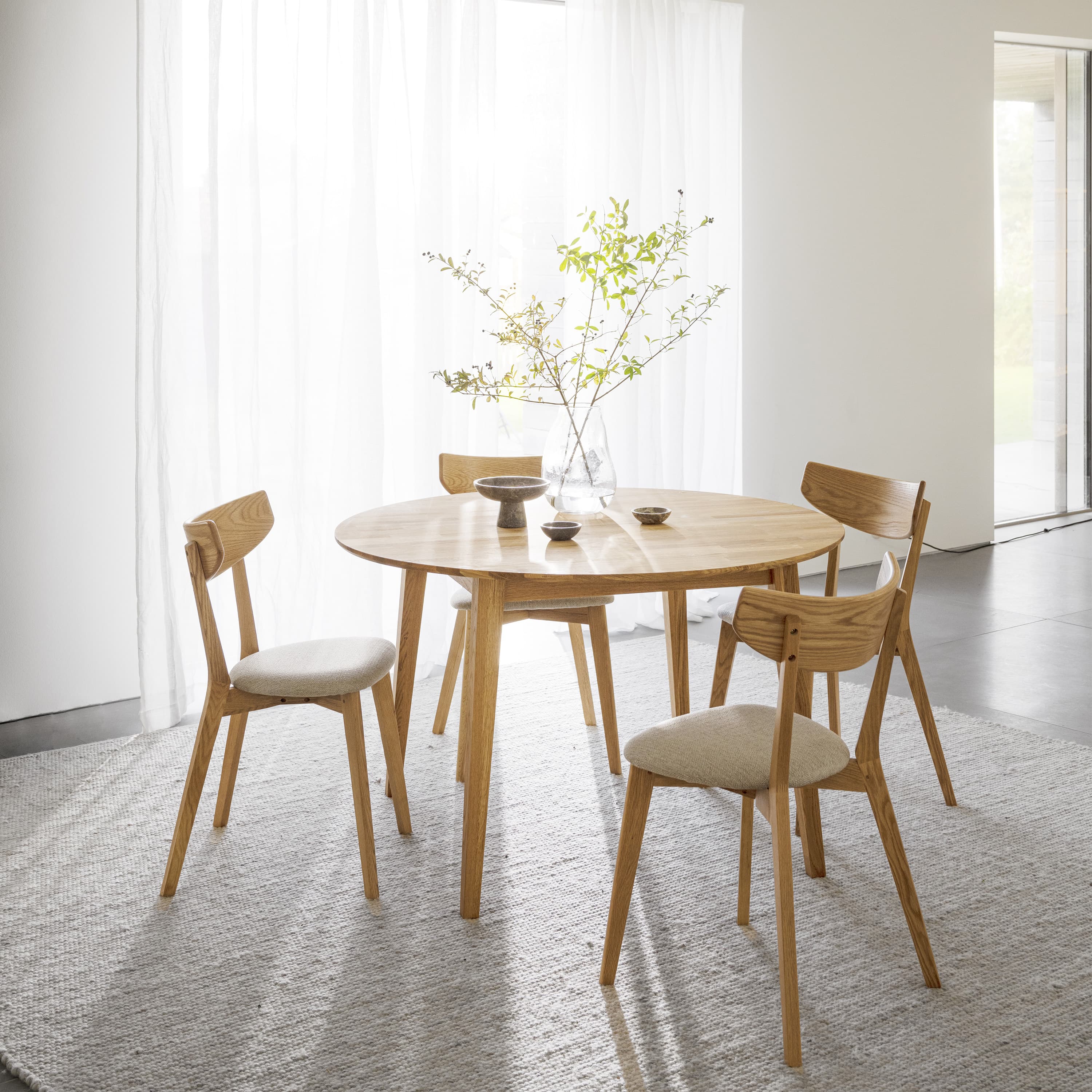 Filippa Dining Table Oak Ø120/165cm