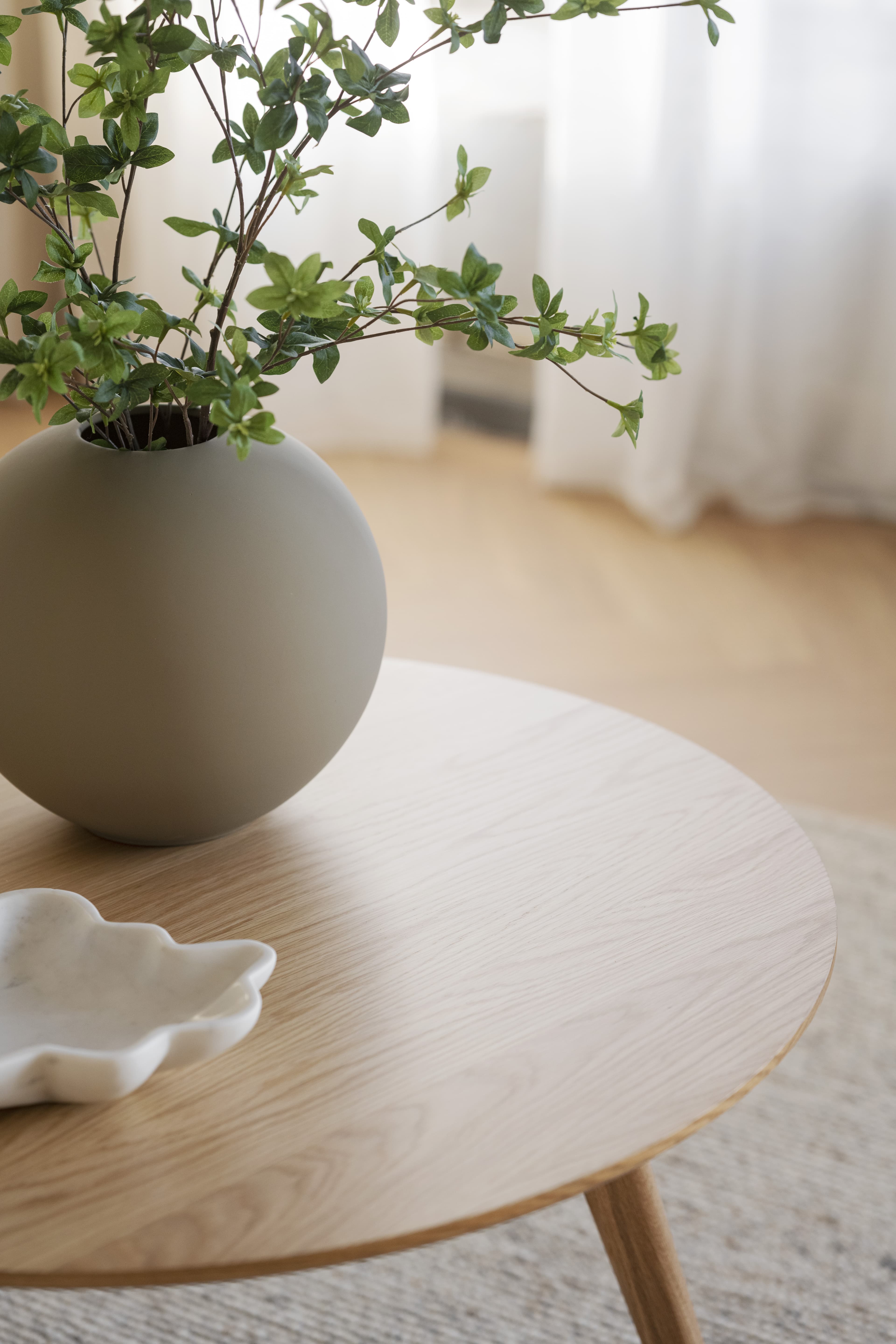 Yumi Coffee Table Black Stained Ø90