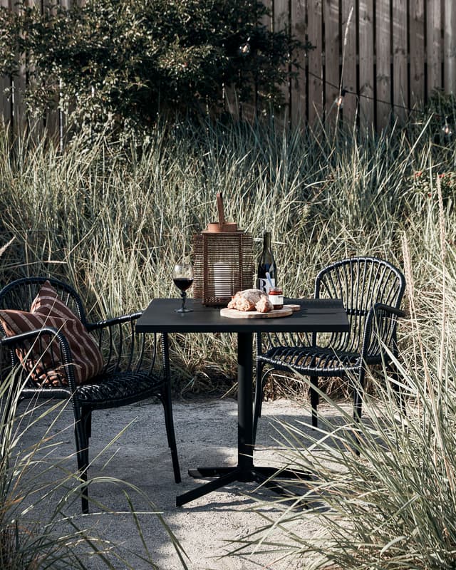Helo Dining Table Black 80x80