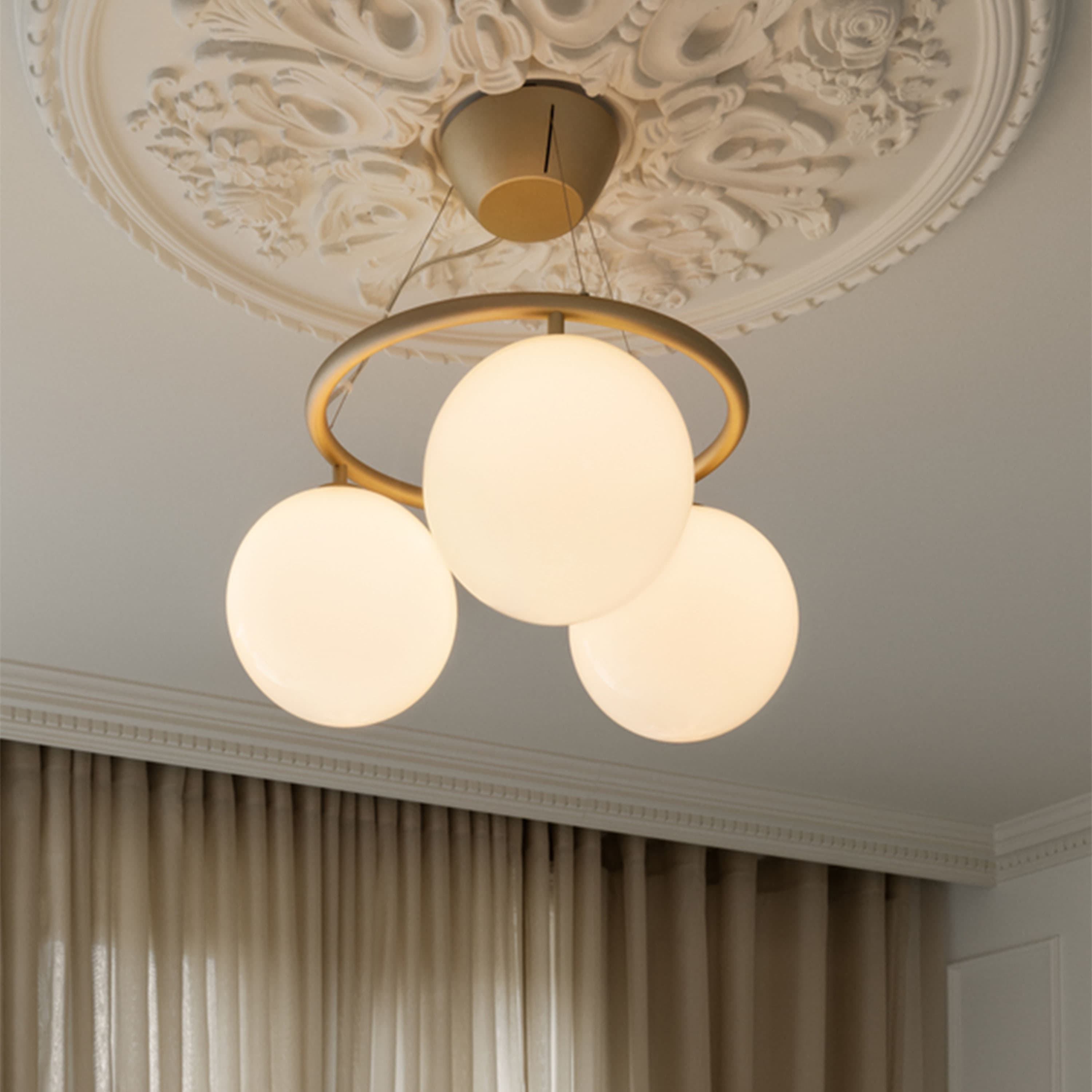 Miira 3 Circular Deckenleuchte Brass/Opal