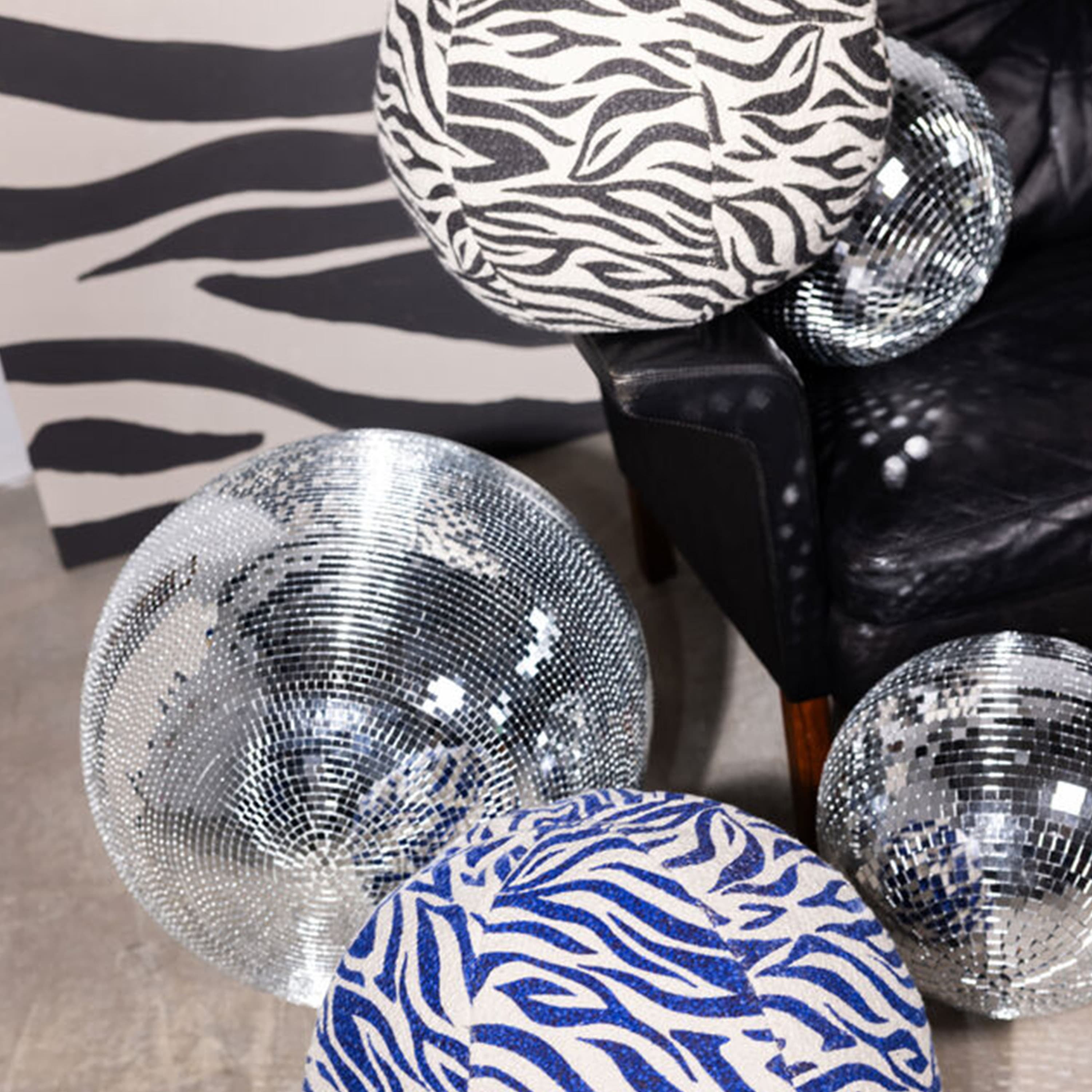 Anima Zebra Cushion Blue Ø35