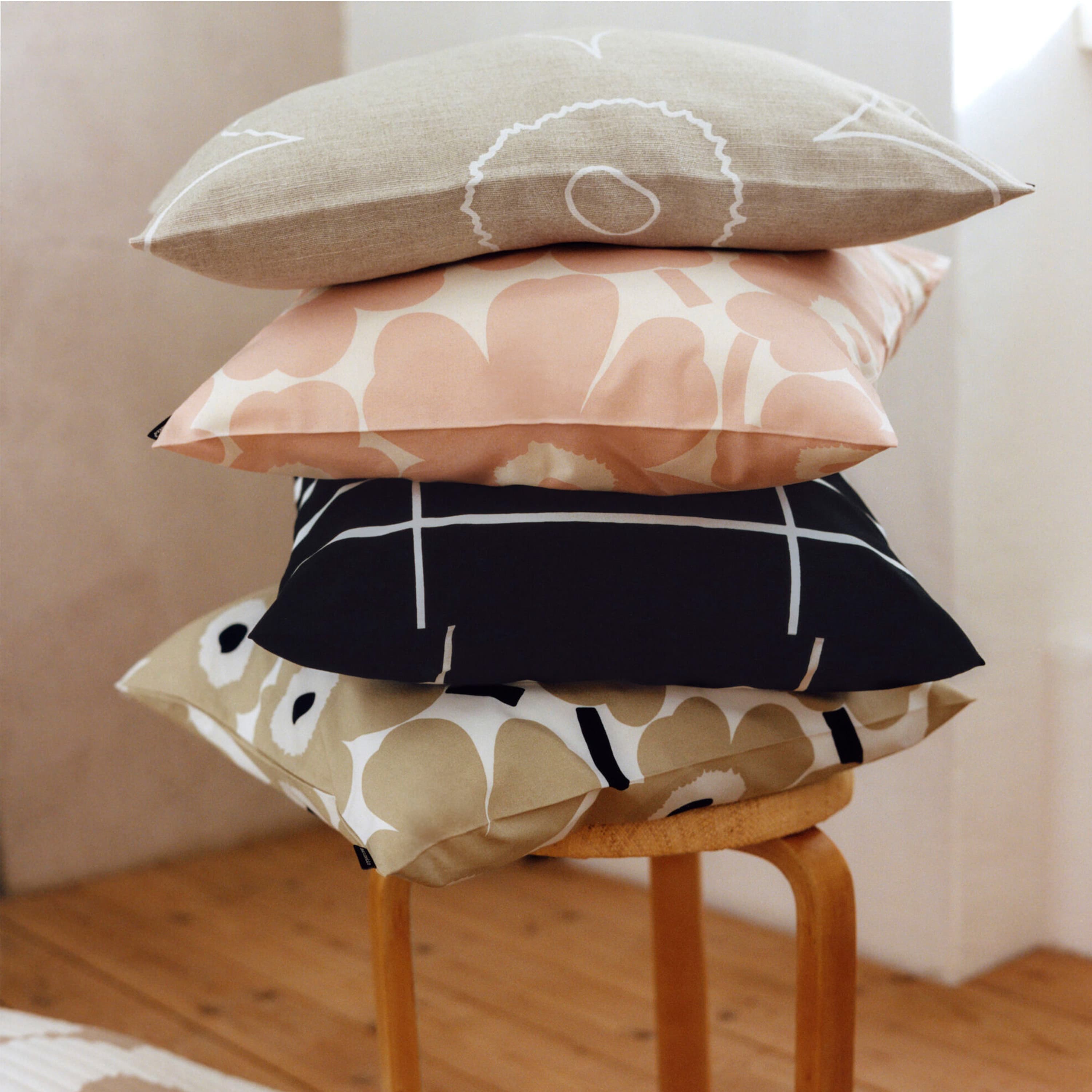 Pieni Unikko Kissenbezug Beige/Weiß 50x50