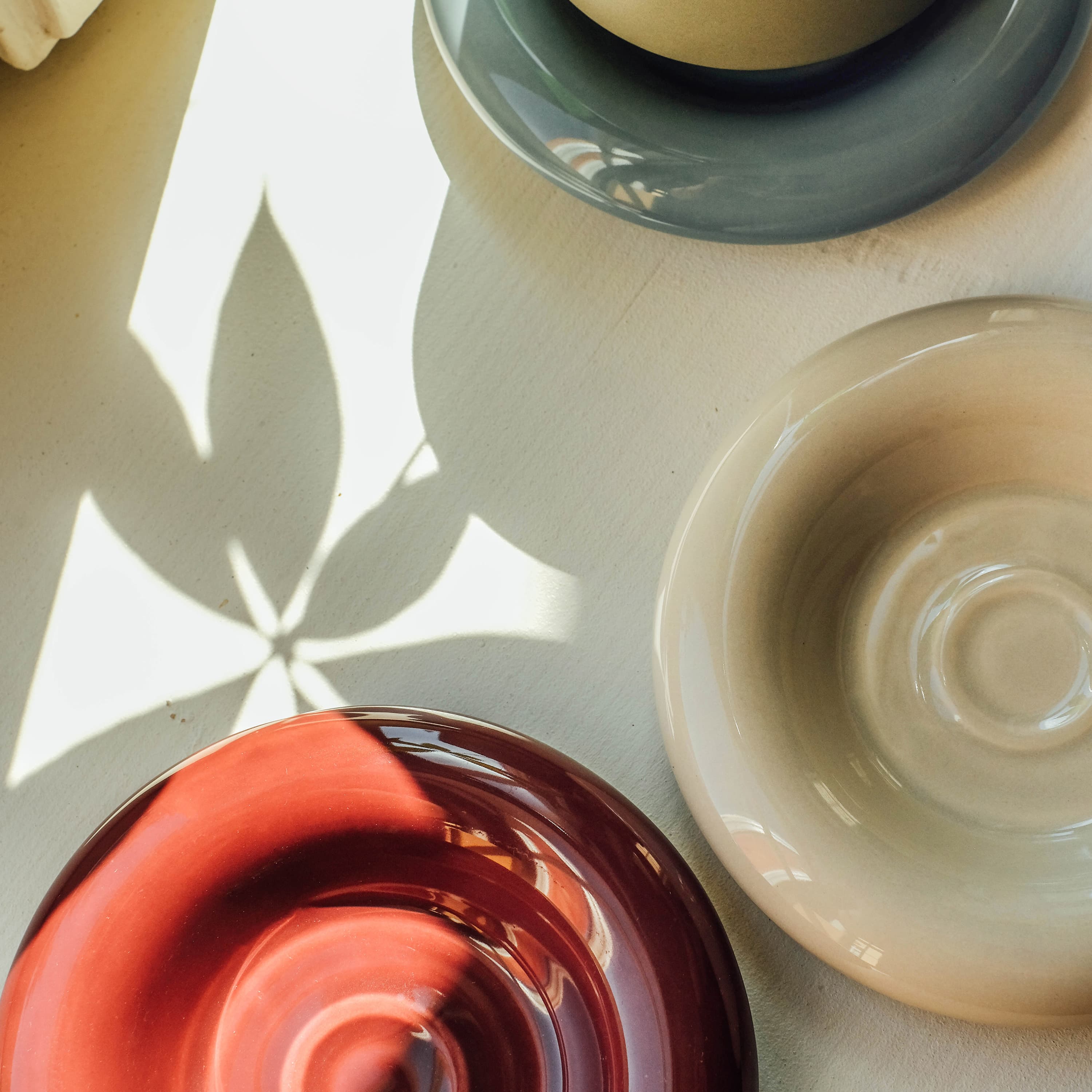 Lily Saucer Glazed Sandstone Ø18