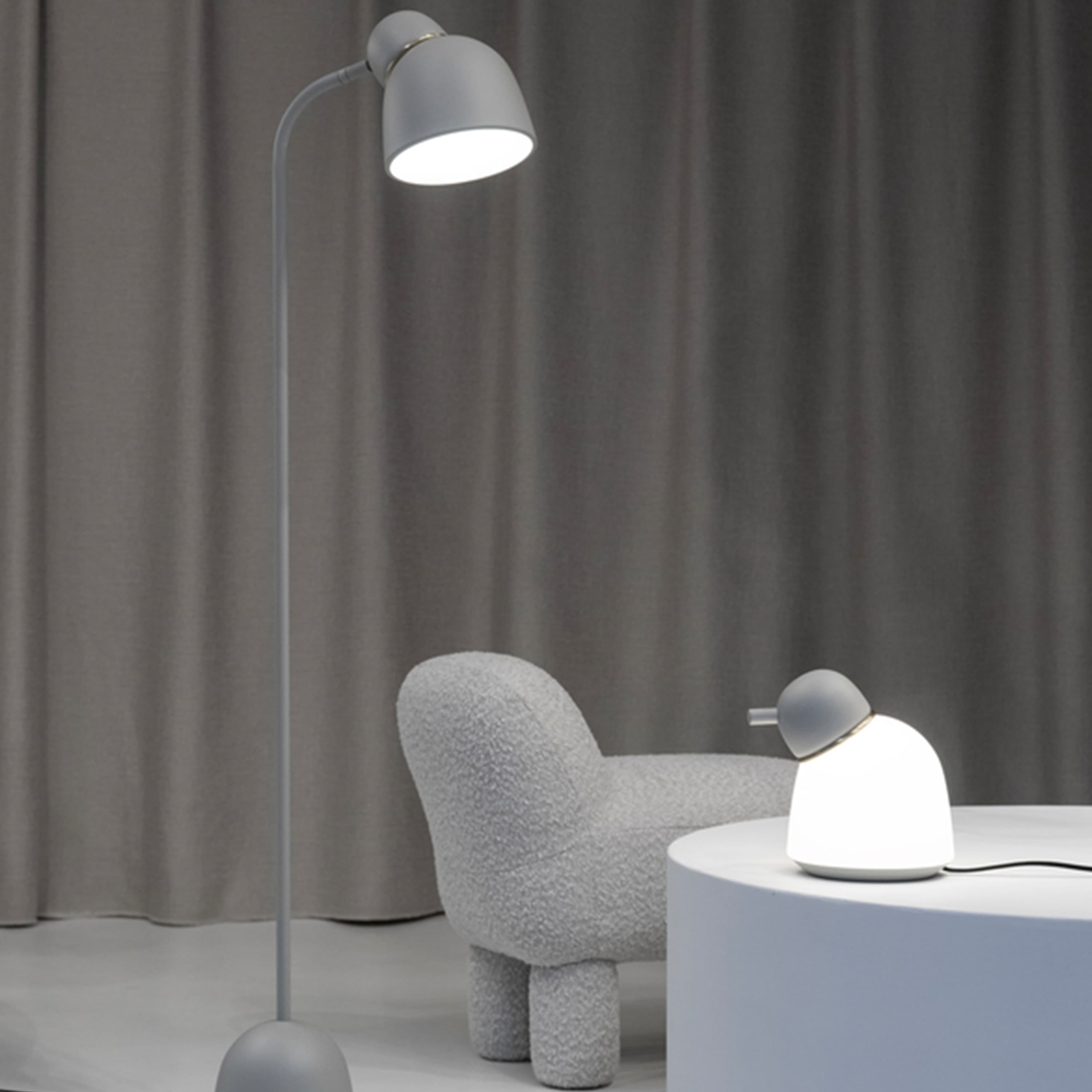 Bird Stehleuchte Sand/Messing 130cm